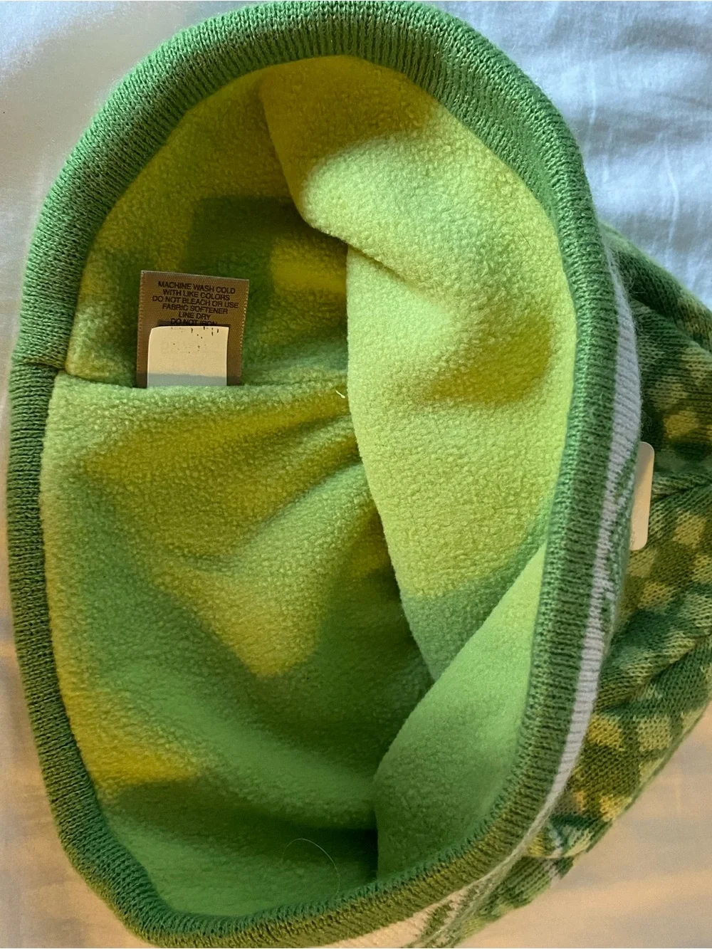 L. L. Beam Winter Hat Girls L Pom Pom Fleece Lined Green White Outdoor Snow NWT